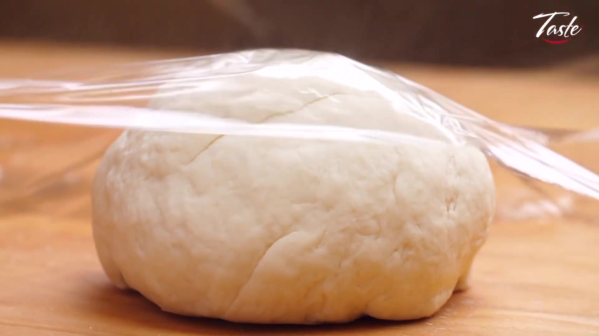 Video thumbnail for 15.How It's Made; Chinese Sausage and Pancake Stir fry by Masterchef (1080p 30fps)