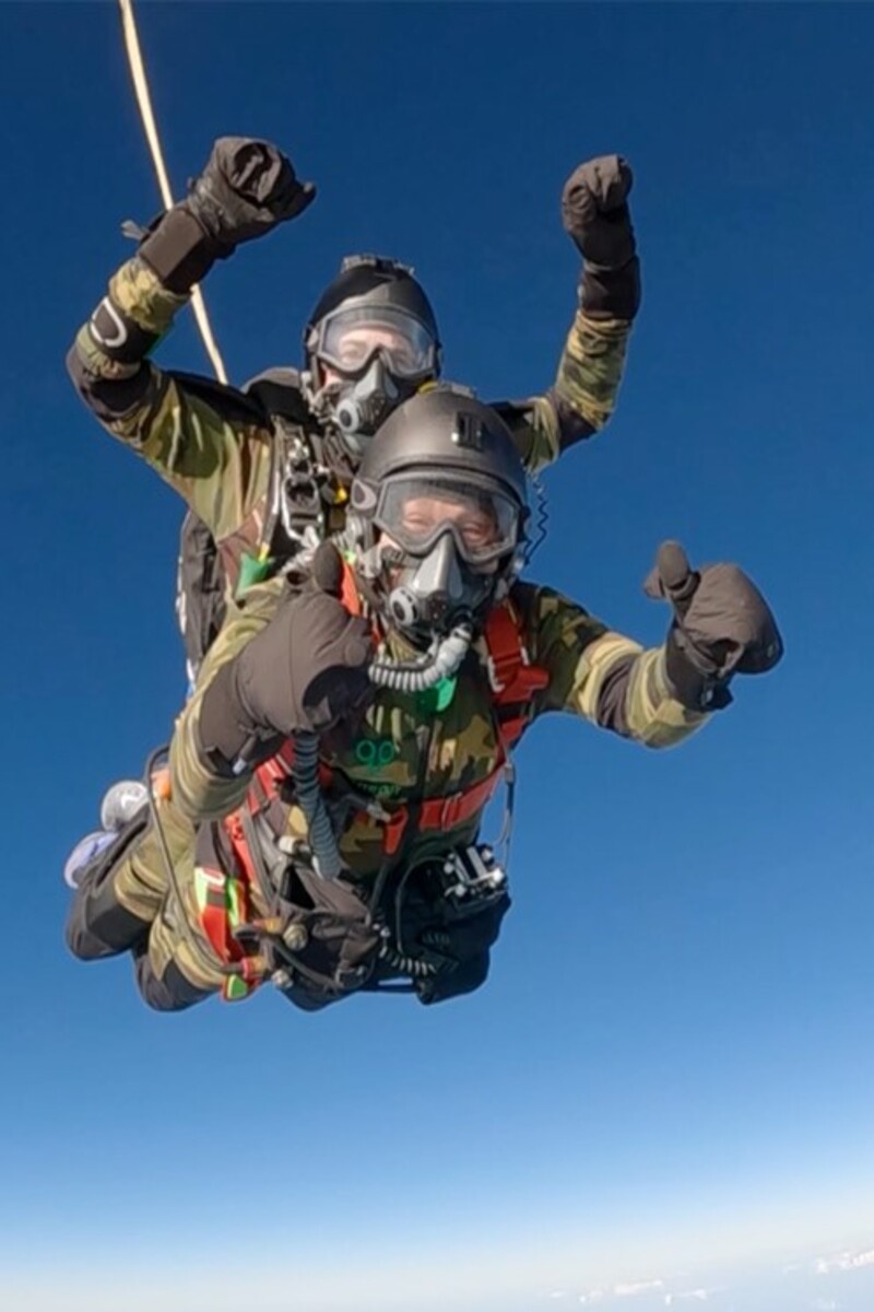 Video thumbnail for Highest tandem parachute jump (skydive)  13,081 m (42,917.2 ft) by Artaj Singh and Thomas Oquinns