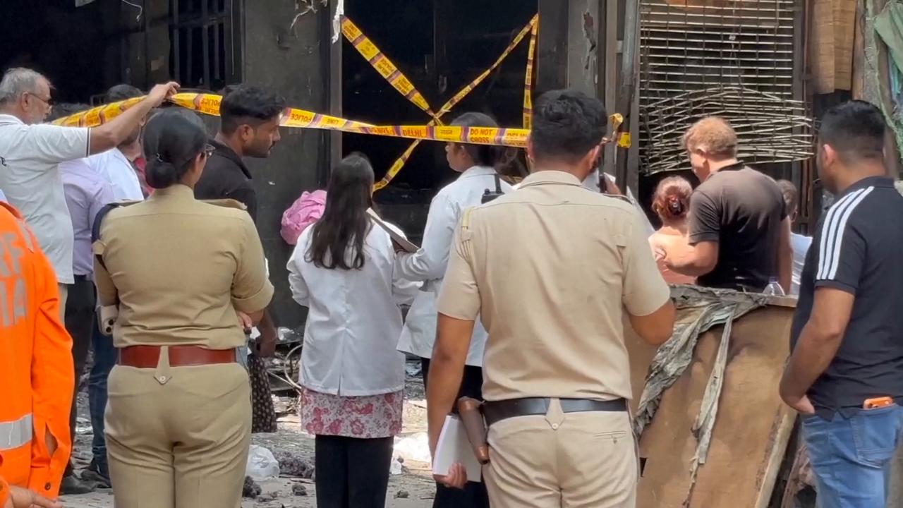 Video thumbnail for India: At least 21 killed in New Delhi hotel fire.