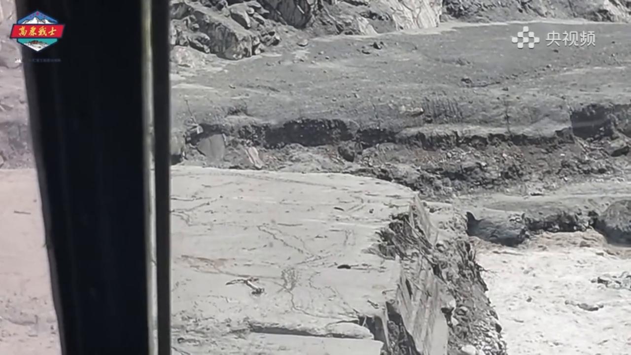 Video thumbnail for Thailand: Aid supplies delivered by air to disaster-hit area in Tibet.