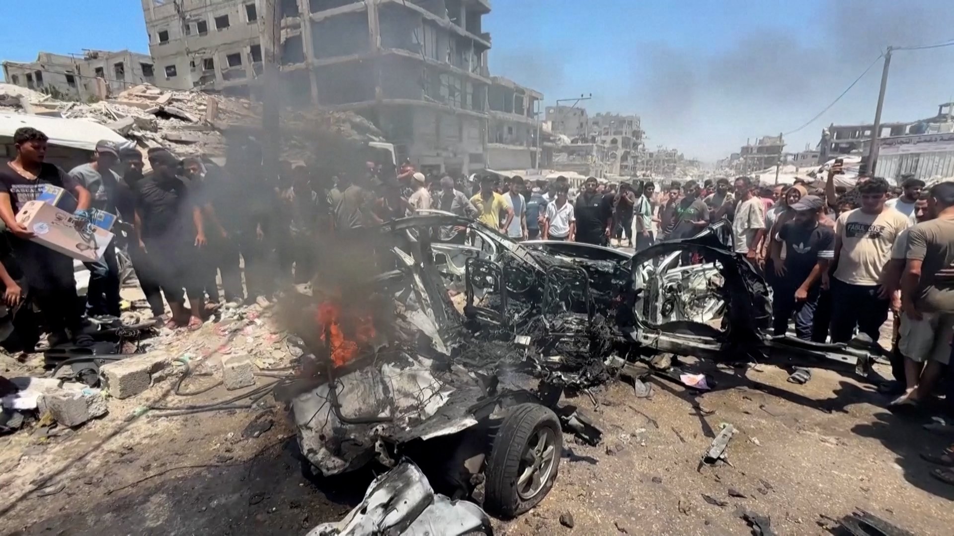 Video thumbnail for Israeli air strike injures 14 in Gaza City