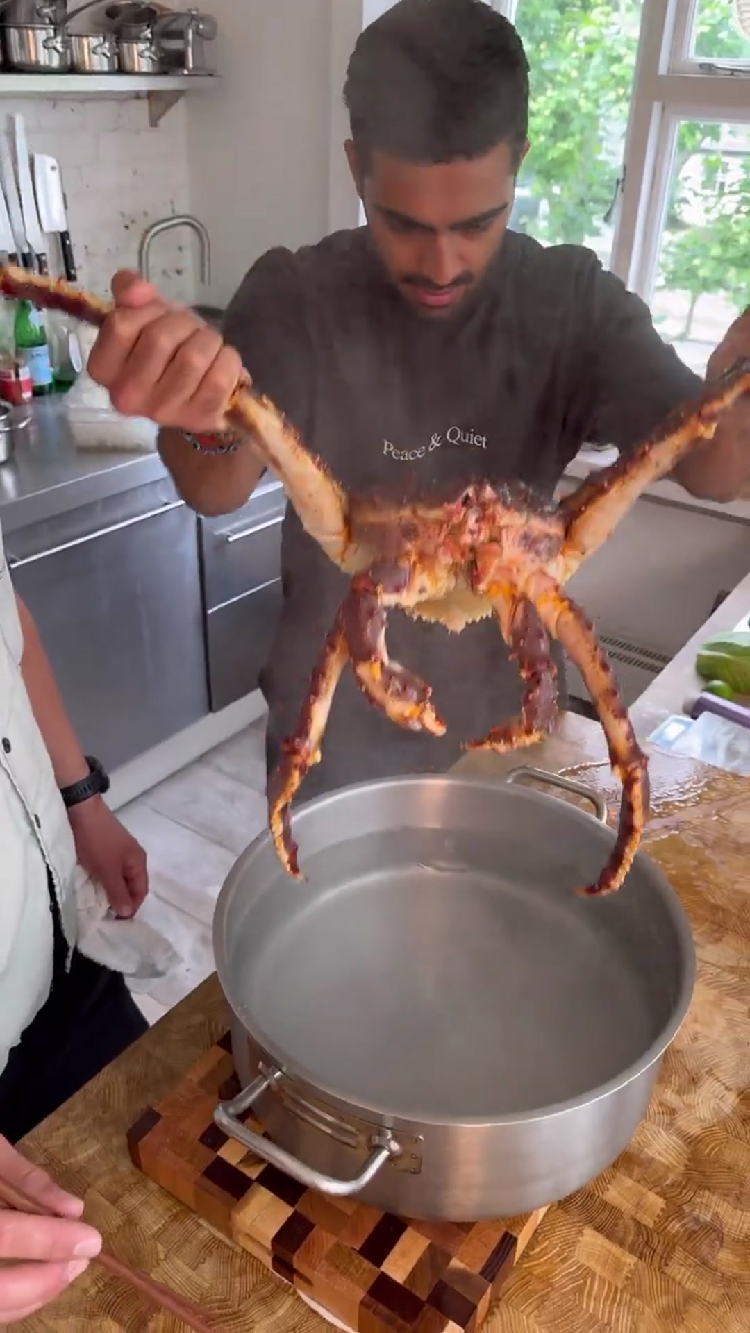 Video thumbnail for King Crab Tempura Bao ๐ฆ๐ฆ๐ฆ _ThomasStraker(720P_60FPS)