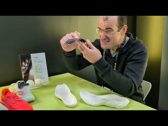 Video thumbnail for Saucony Endorphin Elite 3 Carbon Plate Redesign: More Speedroll and Rear Stability!