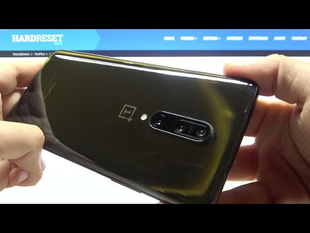 Video thumbnail for Colour Presentation of OnePlus 7 Pro – Grey Colour Variation