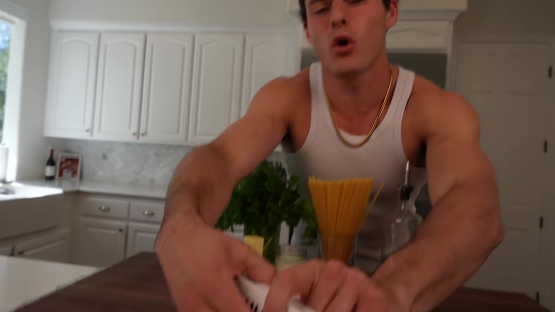 Video thumbnail for Which is the REAL Fettuccine Alfredo(720P HD)