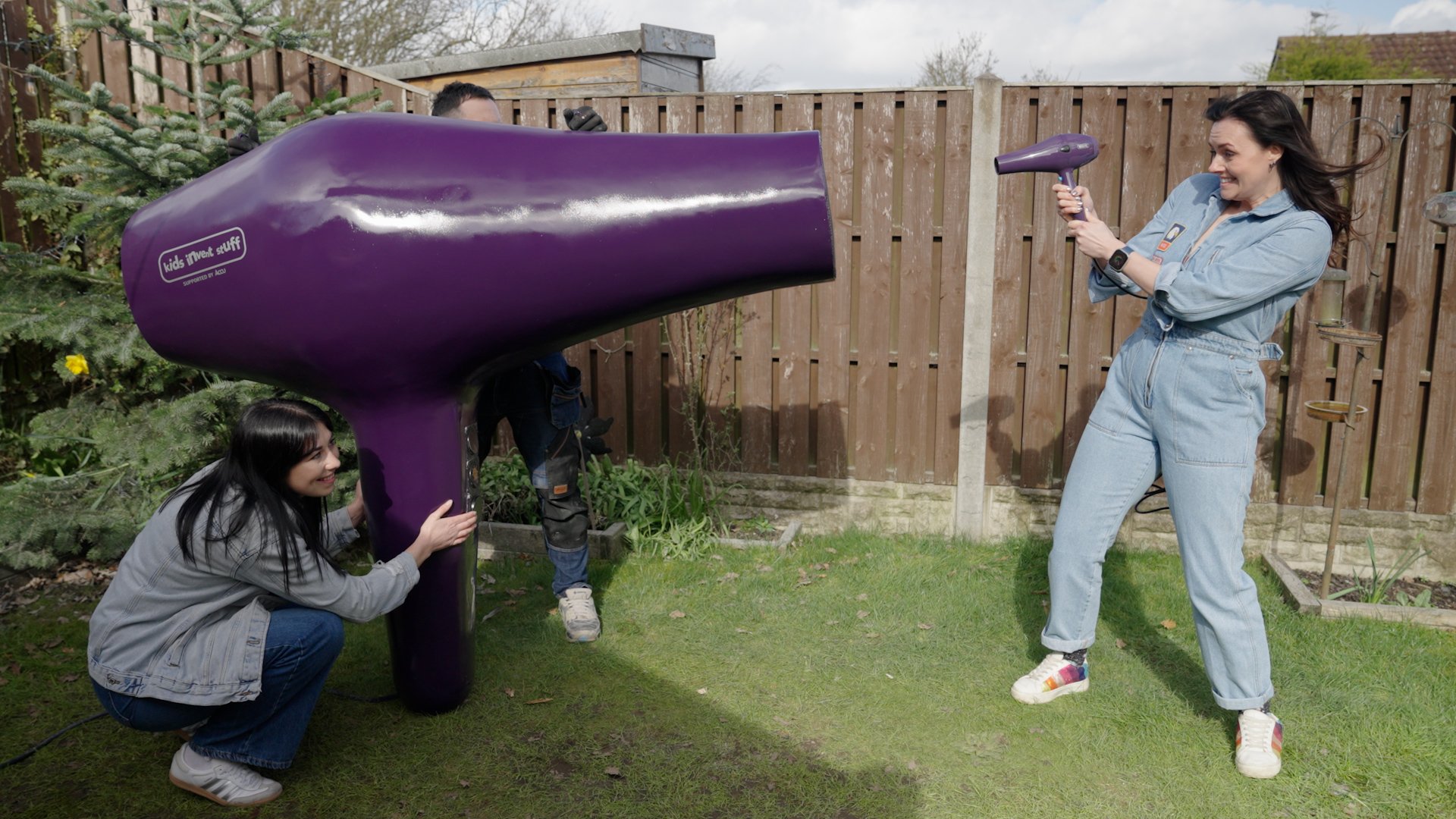 Video thumbnail for Largest hair dryer - 1.755 metres long and 1.6 metres tall build by Ruth Amos