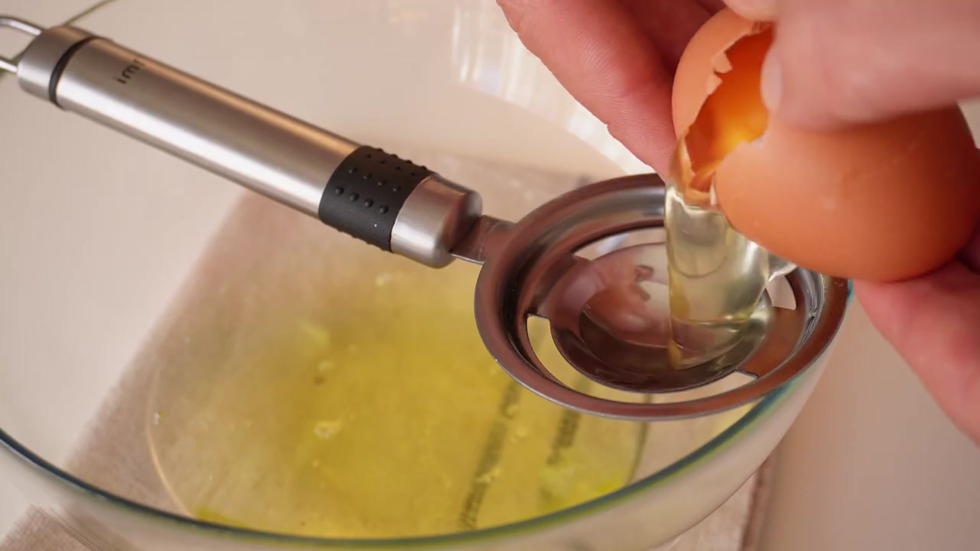 Video thumbnail for Discover how to cook a fluffy light omelet that s perfect every time (720P HD)