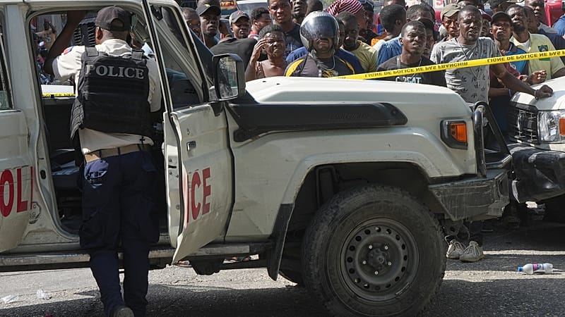 Video thumbnail for Shootout in Port-au-Prince as police exchange fire with alleged kidnappers