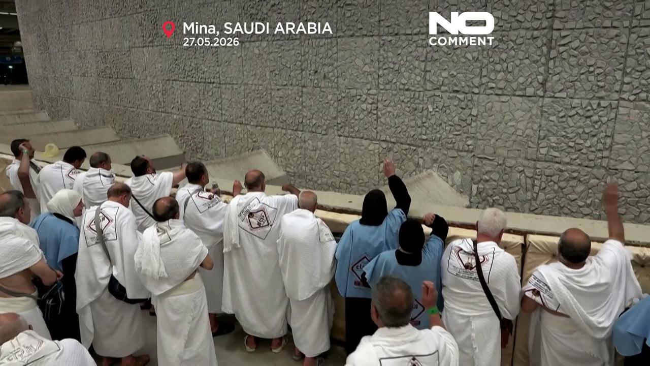 Video thumbnail for Saudi Arabia: More than 1.5 million pilgrims perform stoning ritual in Mina