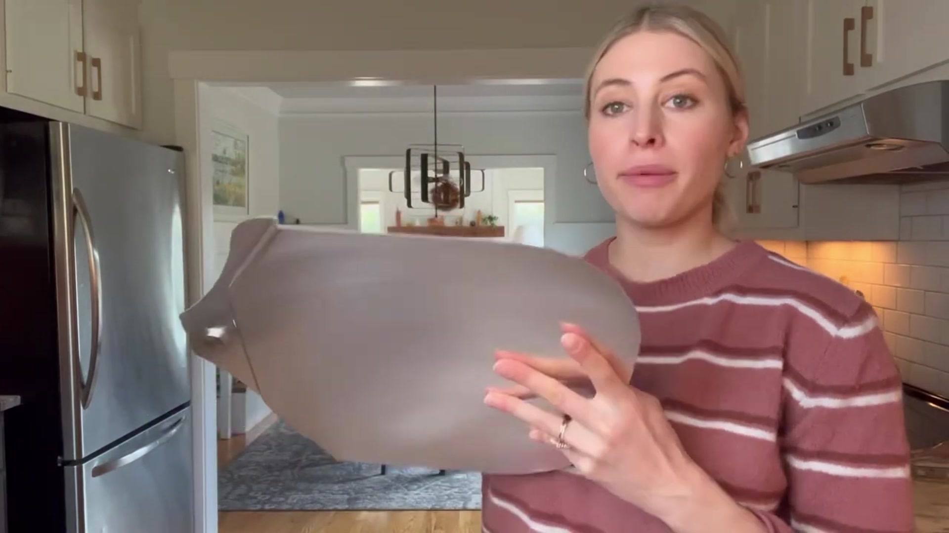 Video thumbnail for Setting Up the Cuisinart Indoor Pizza Oven honest first thoughts (720P HD)