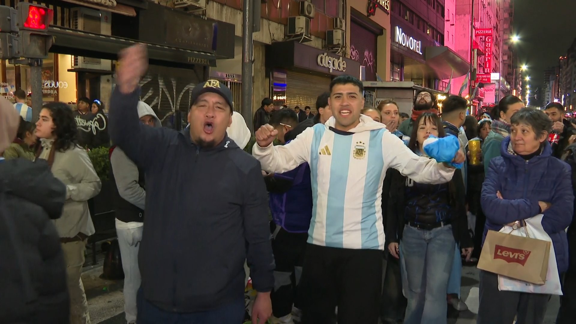Video thumbnail for Argentinians show pride in Buenos Aires despite World Cup final defeat