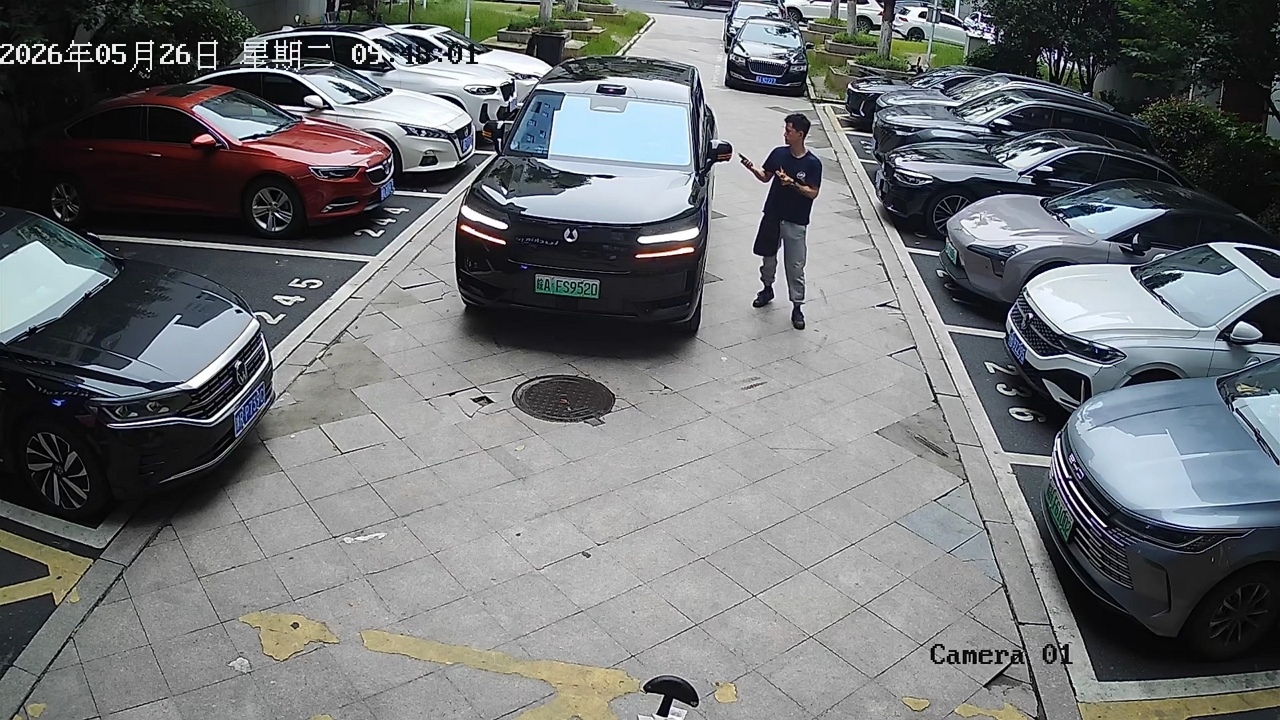 Video thumbnail for Watch This Self-Parking Car Nail a Tight Spot in Anhui!
