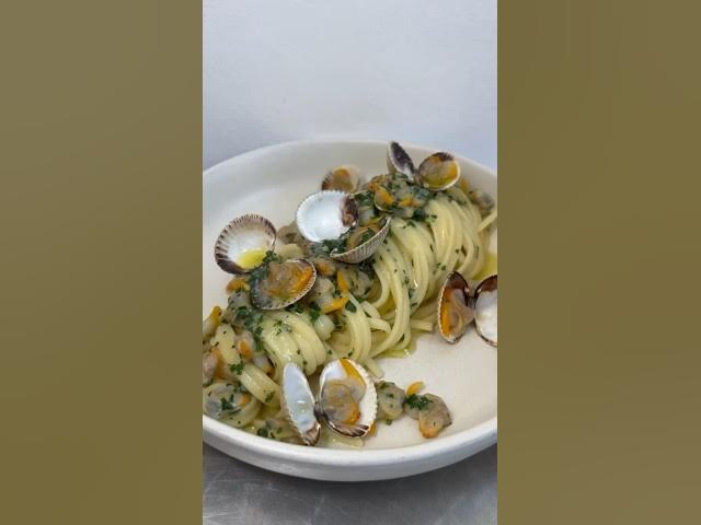 Video thumbnail for LINGUINE ALLE VONGOLE - LINGUINE AUX PALOURDES #cuisineitalienne #recetteitalienne #pasta #linguine
