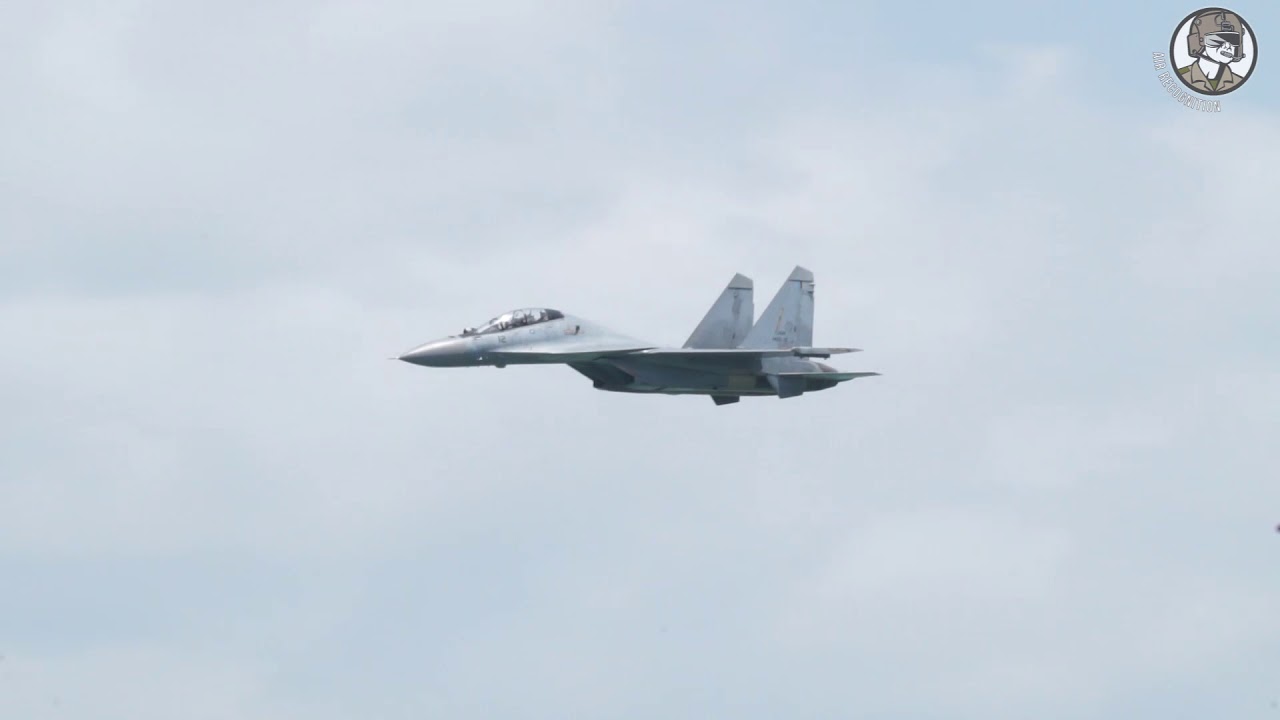 'Video thumbnail for Singapore Airshow 2018 Day 1: RSAF and international flight display'