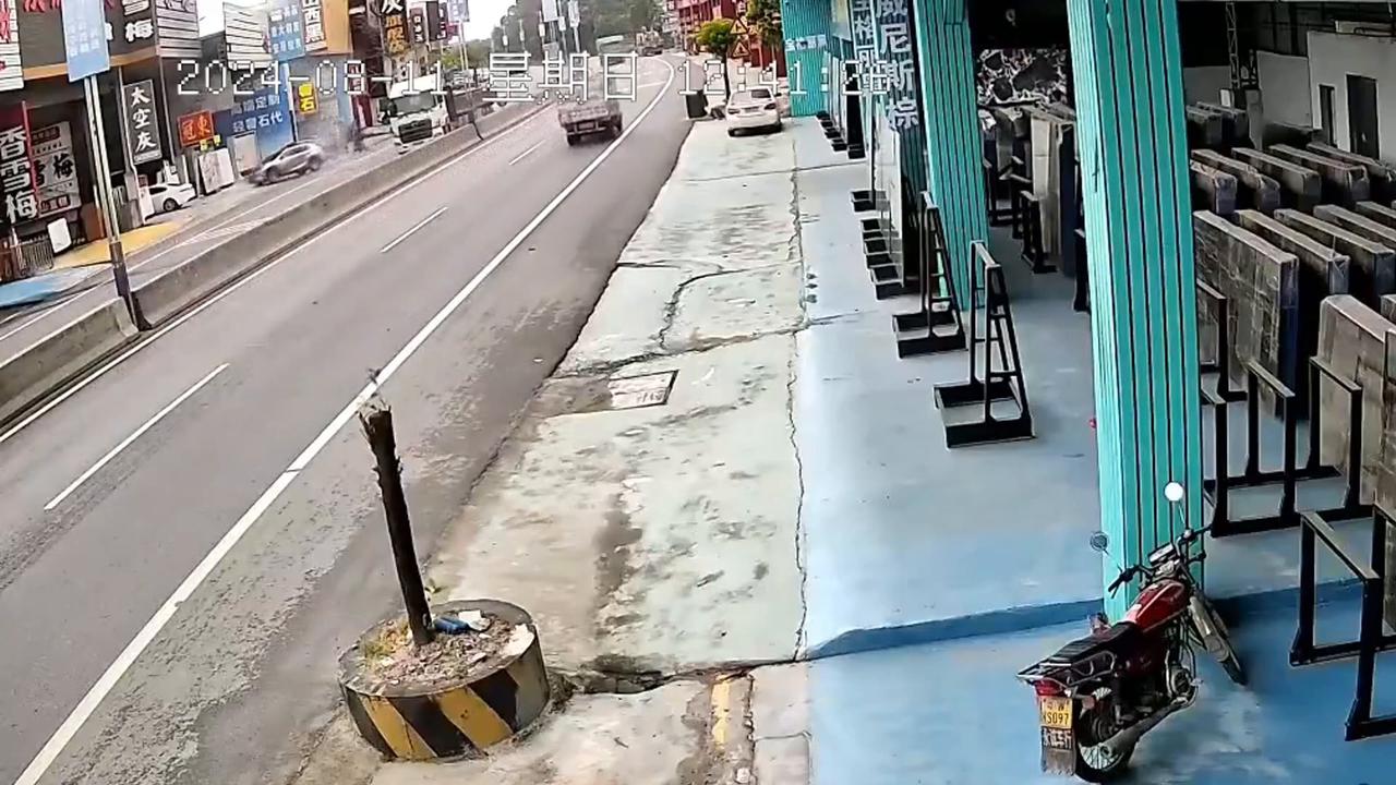 Video thumbnail for China: Huge tire comes flying from roadside into oncoming cars in China.