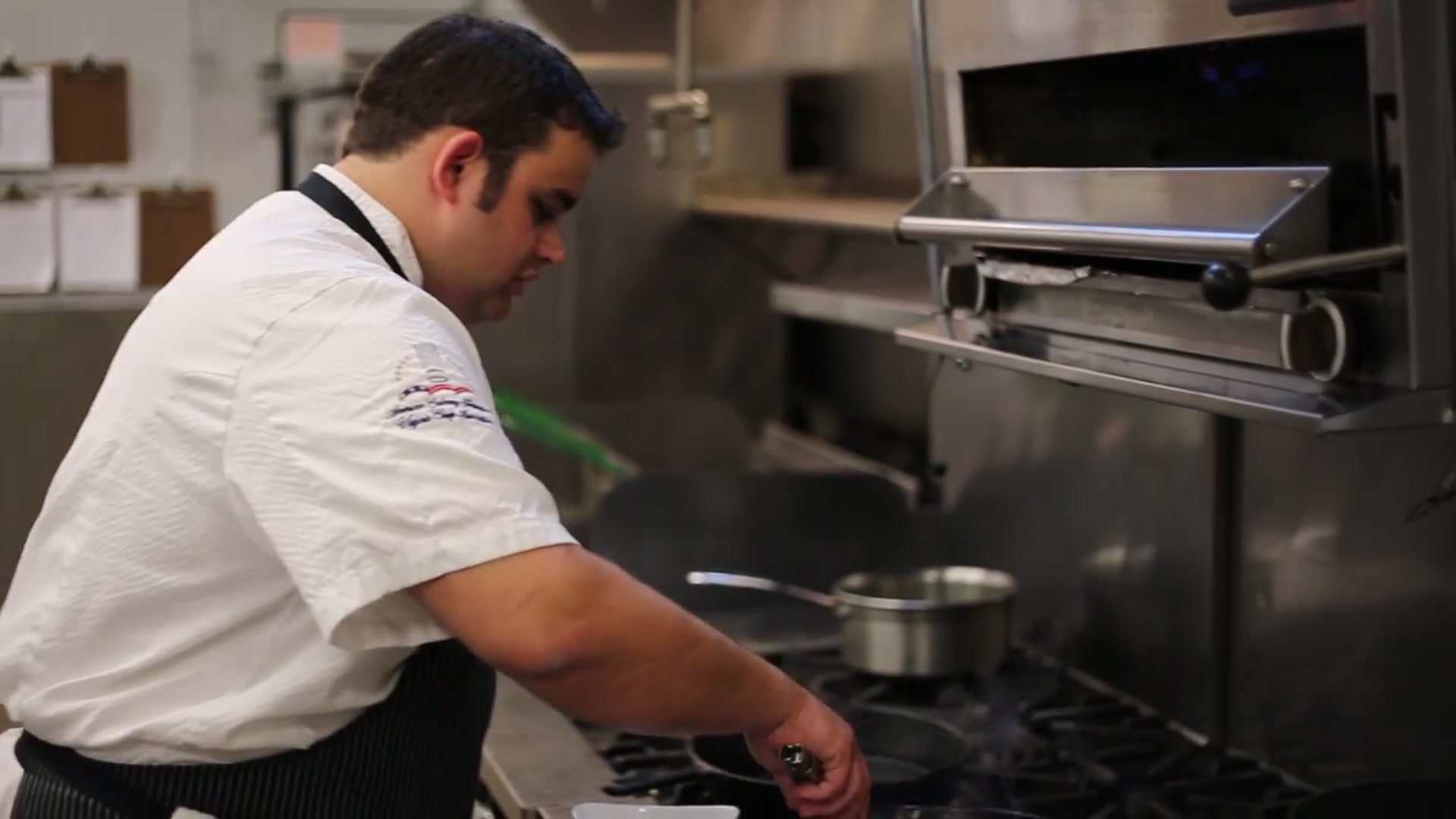 Video thumbnail for Clam Chowder Recipe with Edwards Smoked Meats(720P_HD)