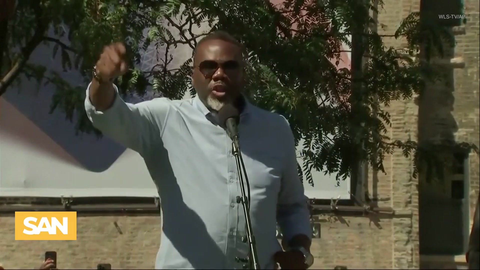 'Video thumbnail for 53 shot in Chicago over Labor Day weekend; Trump renews troop threat'