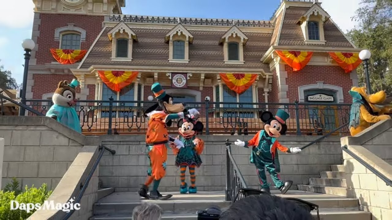 'Video thumbnail for Disney Characters Halloween Costumes Halloween Time 2023 at Disneyland 4K'