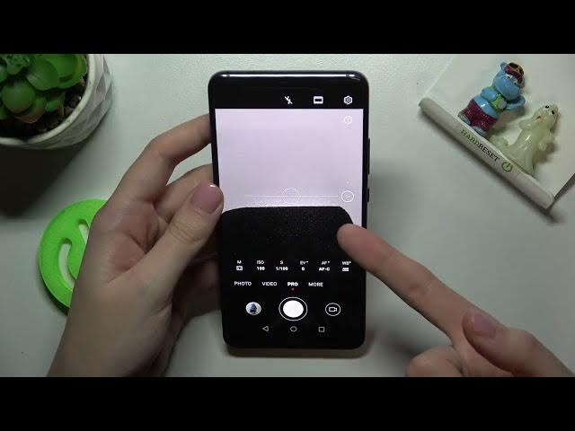 Video thumbnail for How to Turn On / Off Camera Leveler on HUAWEI Mate 10 Pro