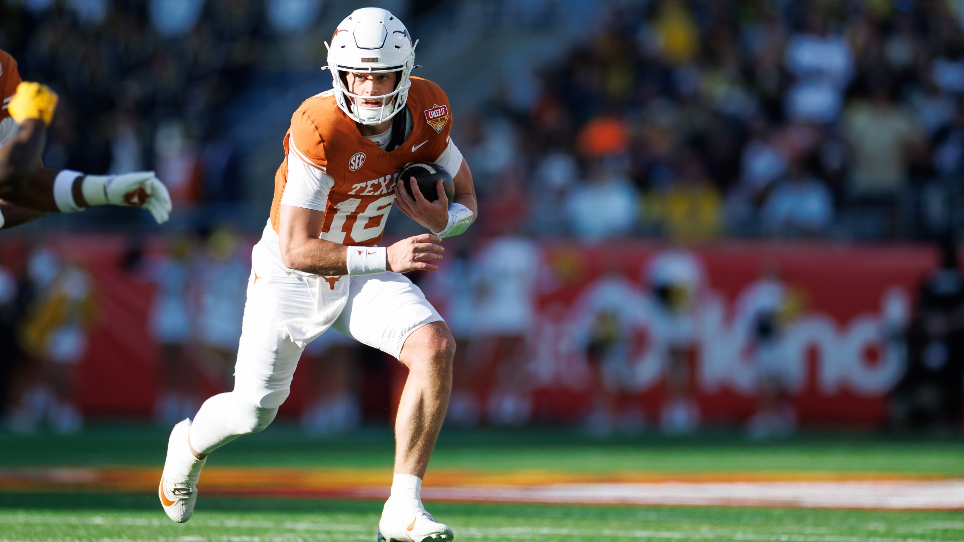 Video thumbnail for Arch Manning's Turnaround Powers Looks to Texas Football