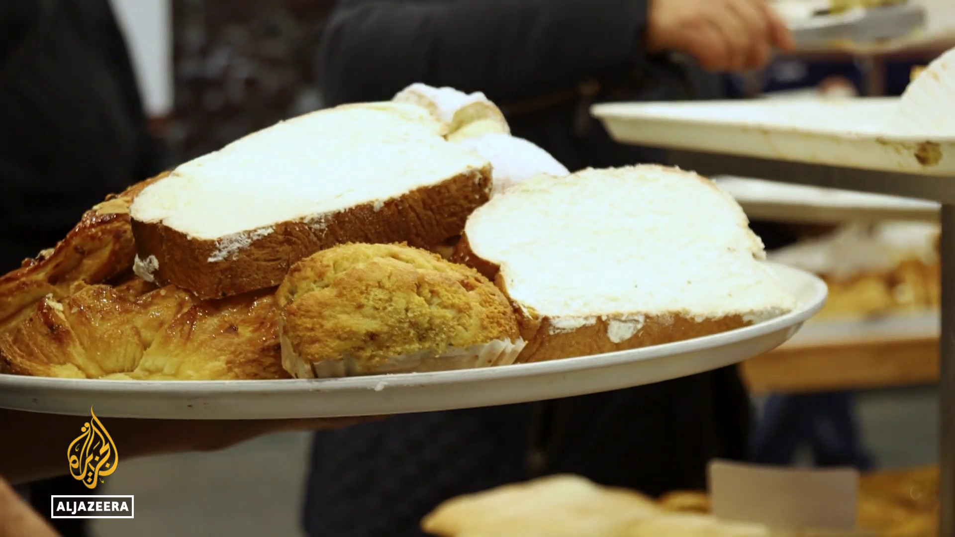 Video thumbnail for Mexican bread controversy: British chef criticises quality of traditional rolls