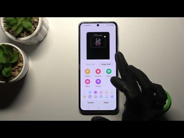 Video thumbnail for How to Customize Always on Display in Samsung Galaxy Z Flip4 – Personalize AOD