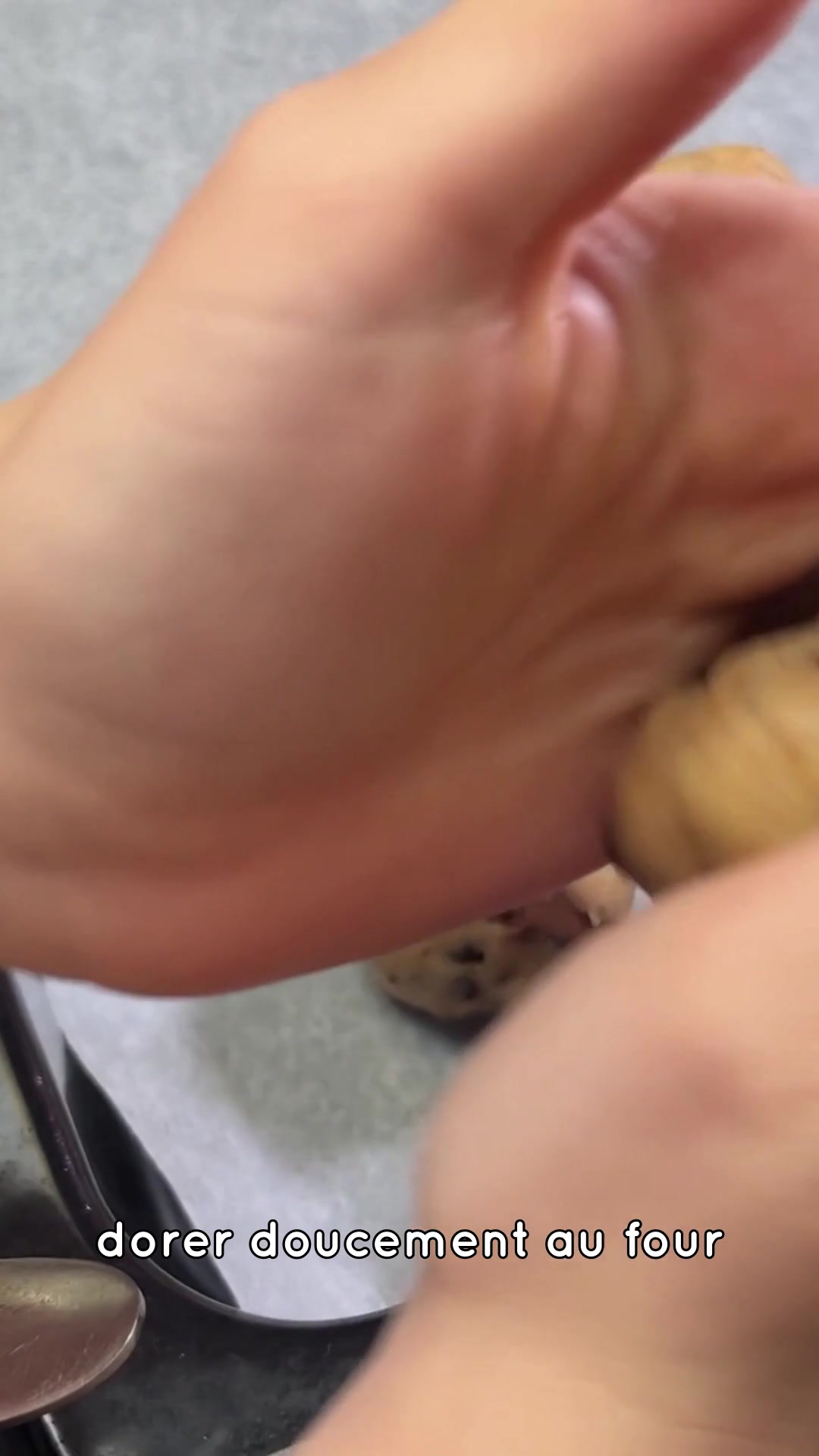 Video thumbnail for Recette cookies moelleux maison : facile, rapide et irrésistible