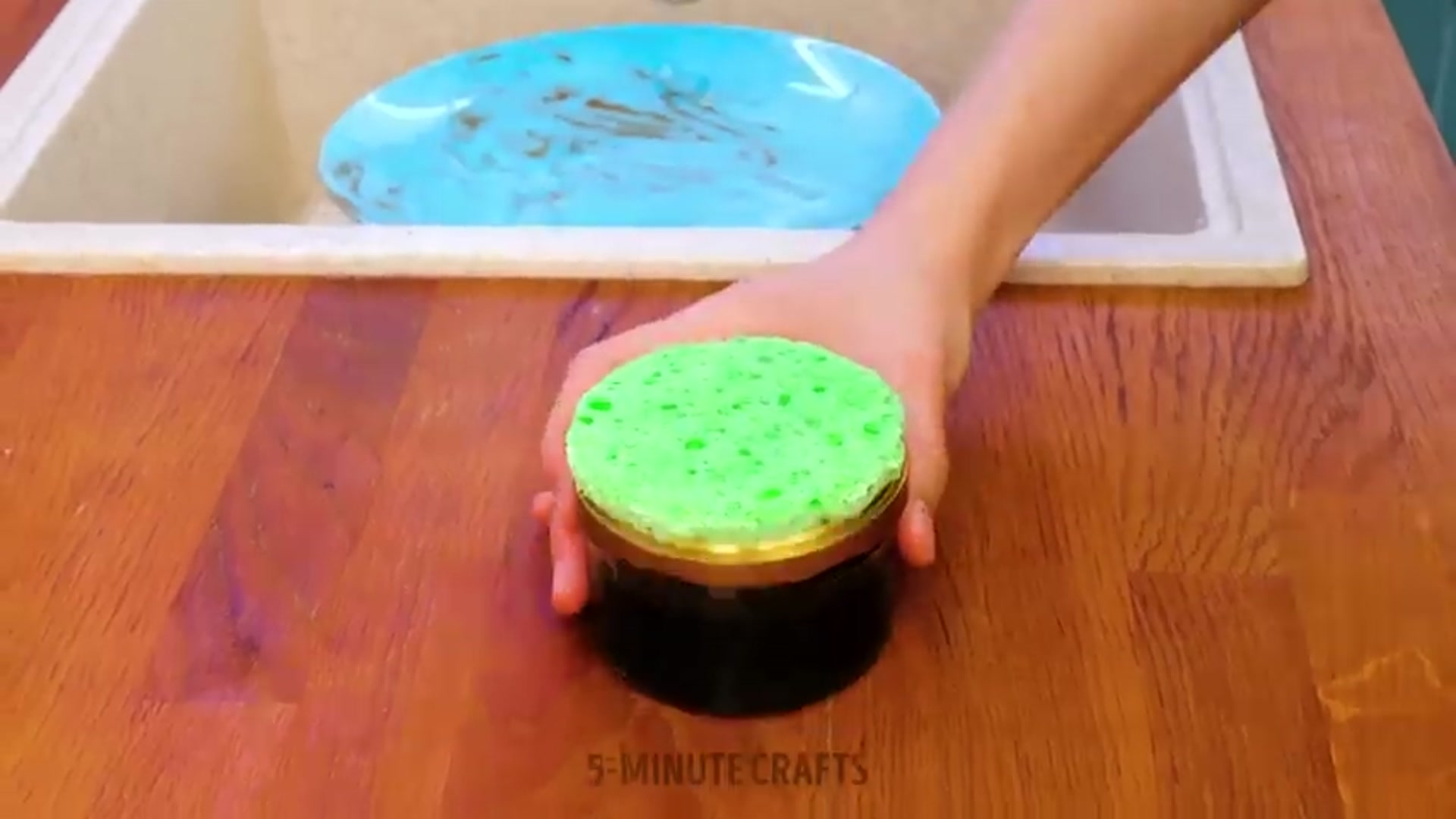 Video thumbnail for Transform Your Home with These Genius Cleaning Hacks