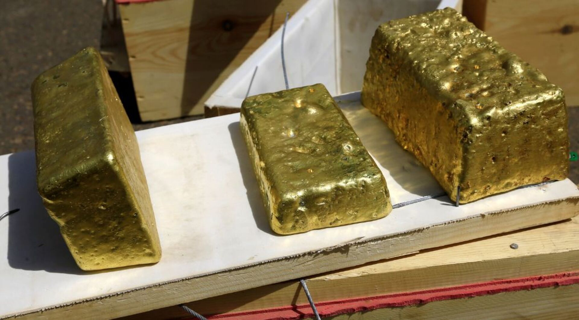 Video thumbnail for How Sudan's gold mines are funding war despite EU sanctions