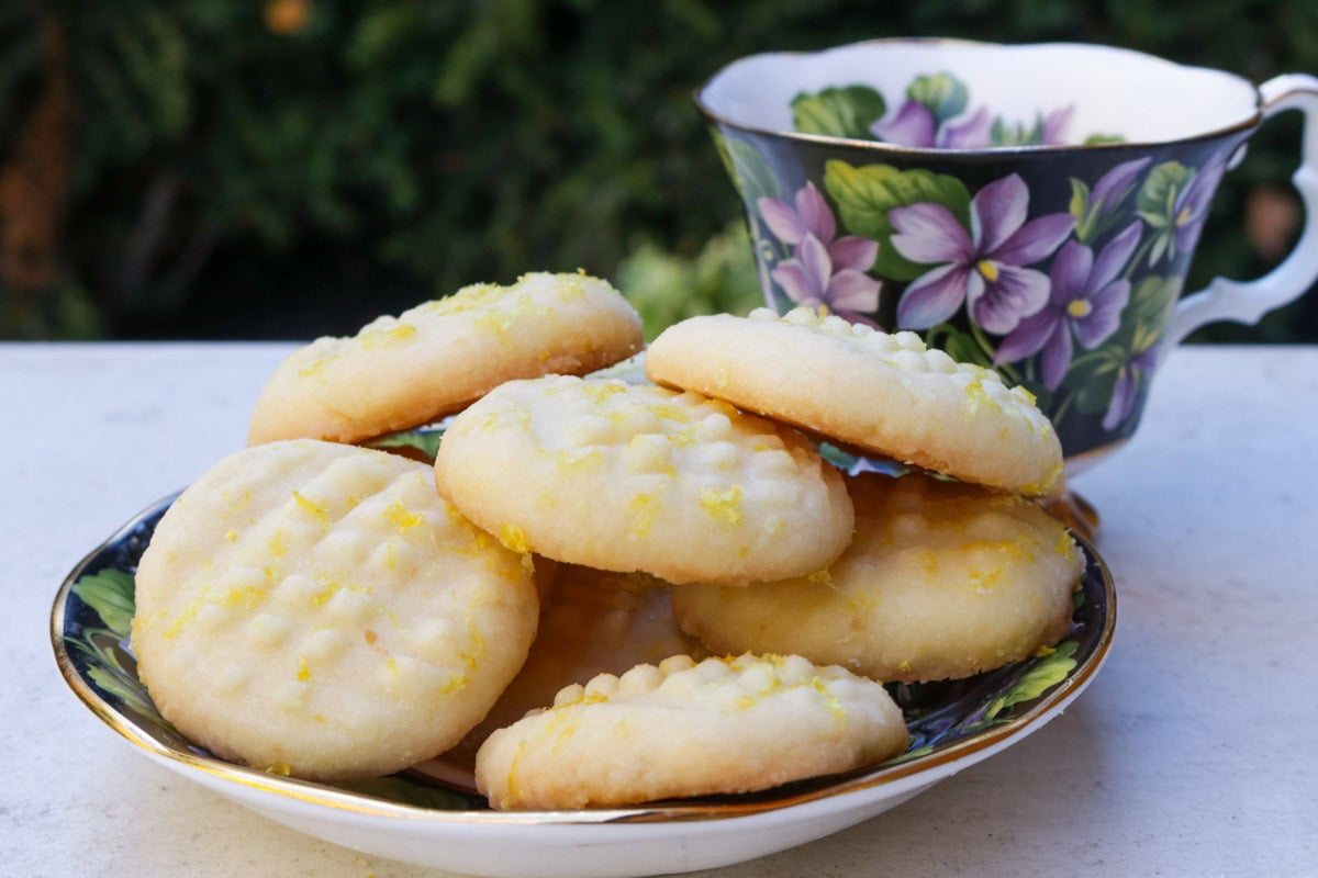 'Video thumbnail for Easy Lemon Shortbread Cookies (In A Food Processor) Recipe '