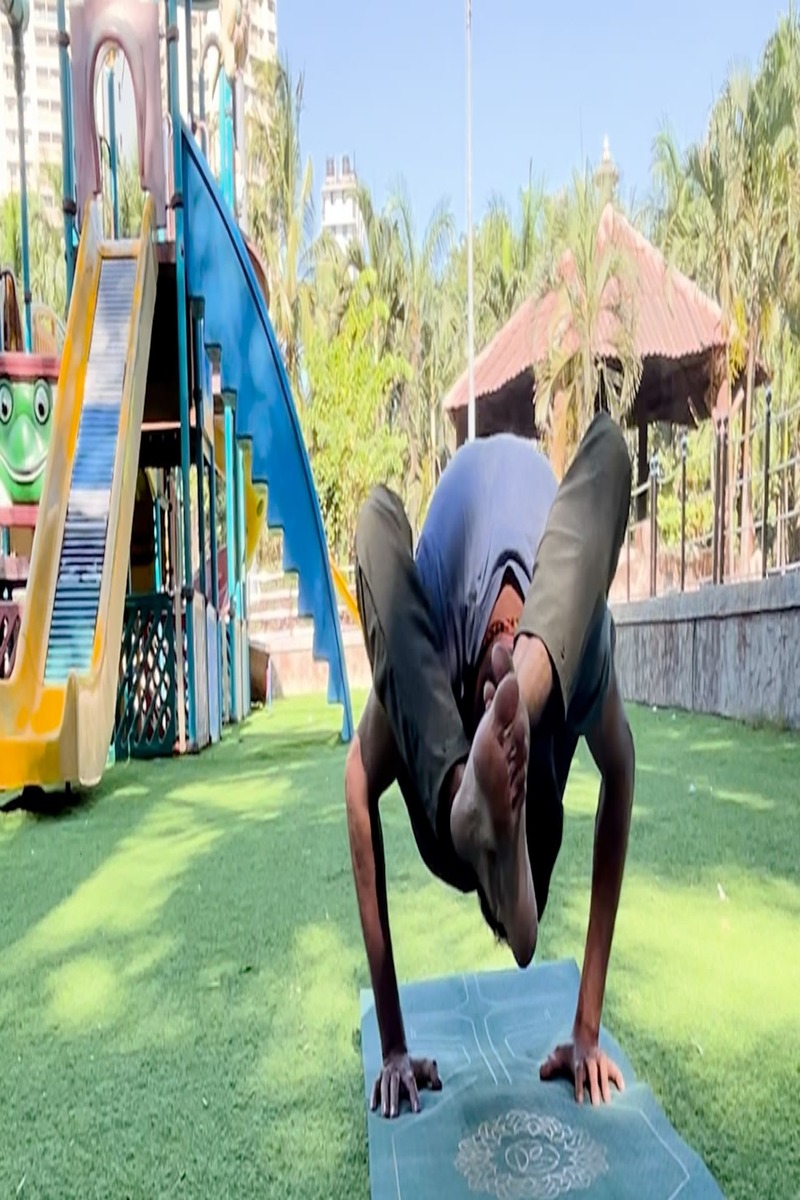 Video thumbnail for Push Ups Legs Above Head Record