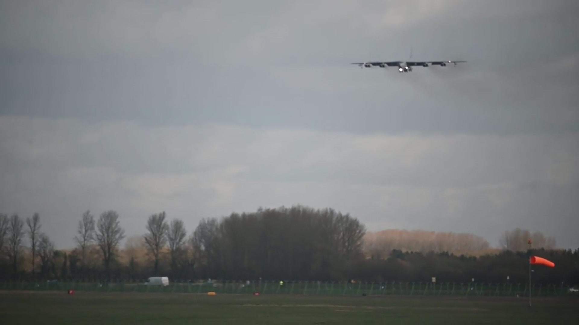 'Video thumbnail for B-52 Bombers Land & Bounce At RAF Fairford (2019)'