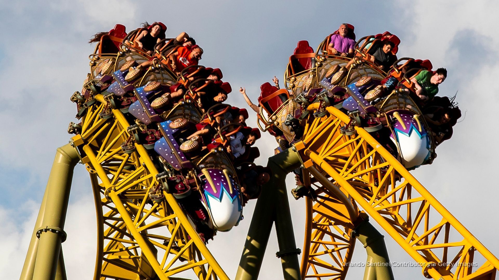 Video thumbnail for Universal's Epic Universe theme park opens in Florida as competition heats up