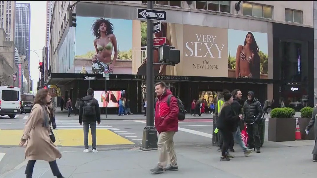 Video thumbnail for 'Very sexy' billboard is too big for Midtown NYC