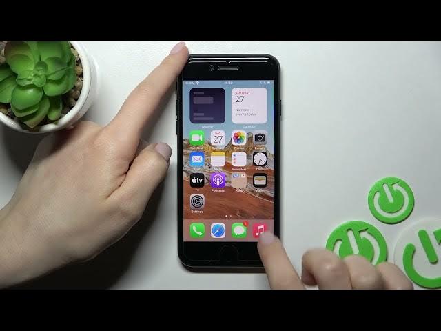 Video thumbnail for How to Create Home Screen Folders in iPhone SE 2022 – Group Apps
