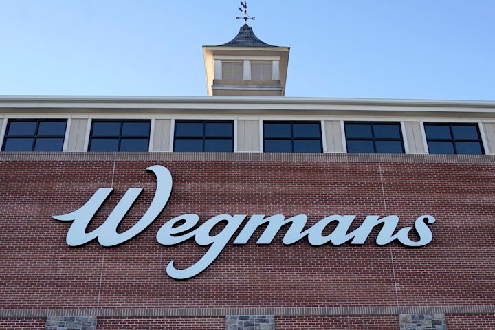 Video thumbnail for Wegmans unveils Thanksgiving meal for less than $5 a person