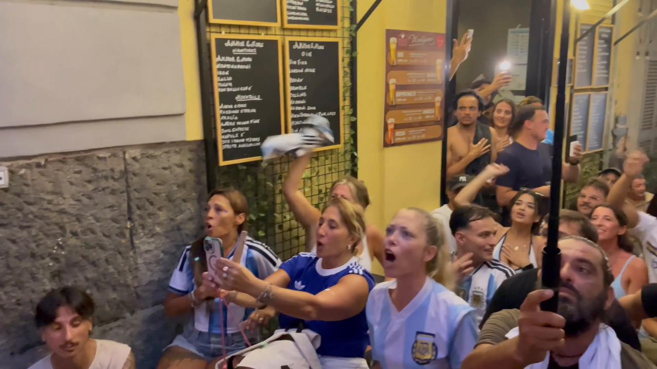 Video thumbnail for Italy: Argentina fans in Naples watch England-Argentina World Cup match.