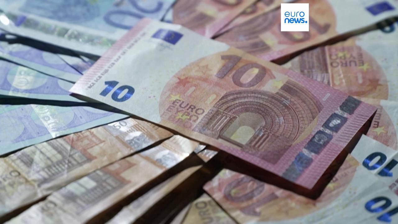 Video thumbnail for Spain pitches  €850bn per year in common EU borrowing