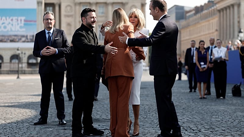 Video thumbnail for Zelenskyy joins Macron and European leaders in Paris for Bastille Day