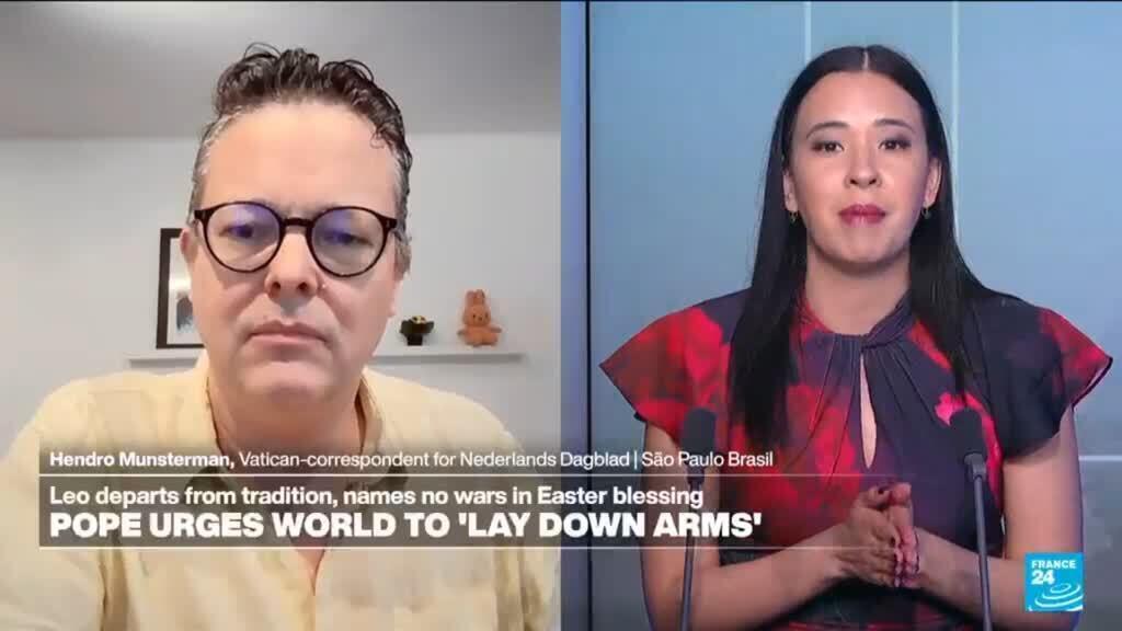 Video thumbnail for Pope urges world to 'lay down arms" and names no wars in Easter blessing