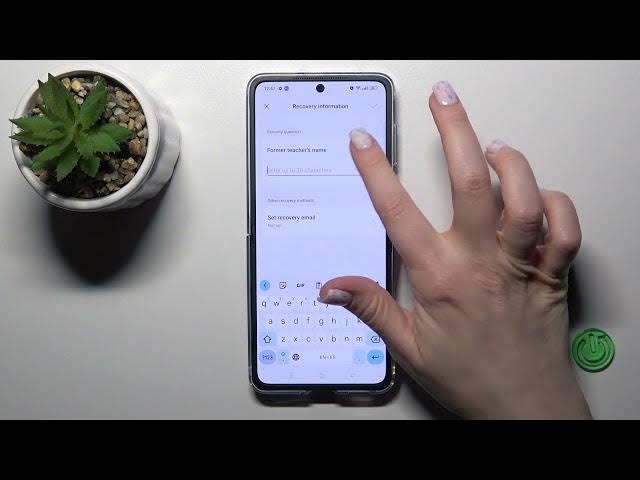 Video thumbnail for How to Hide Photos & Videos on a OPPO Find N2 Flip - Private Safe