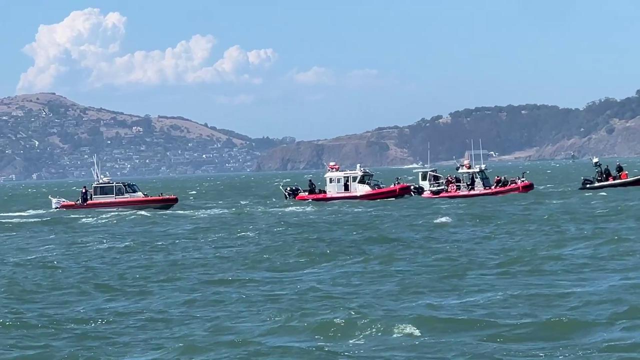 Video thumbnail for US: Boat Capsizes Near Alcatraz, Leaving One Dead, Three Missing.