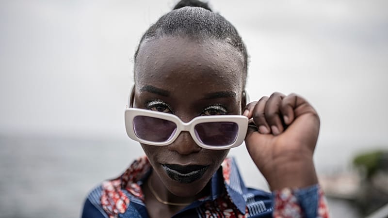 Video thumbnail for DRC: Kinshasa's 'sapeurs' honor the father of Congolese elegance