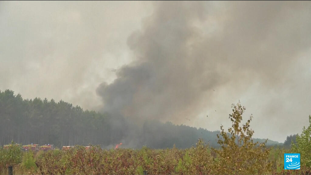 Video thumbnail for France races to contain fires before new heatwave