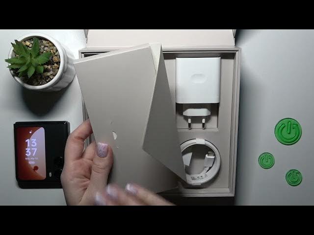 Video thumbnail for Does OPPO Find N2 Flip Comes with Case? - Let's Find Out!