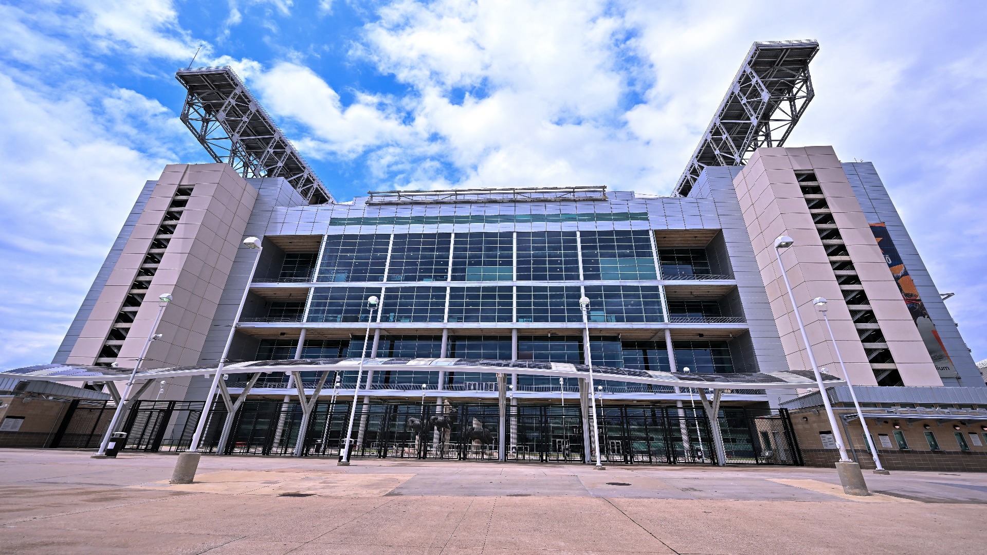 Video thumbnail for Exploring Houston: A City of Diversity & World Cup Host Stadium