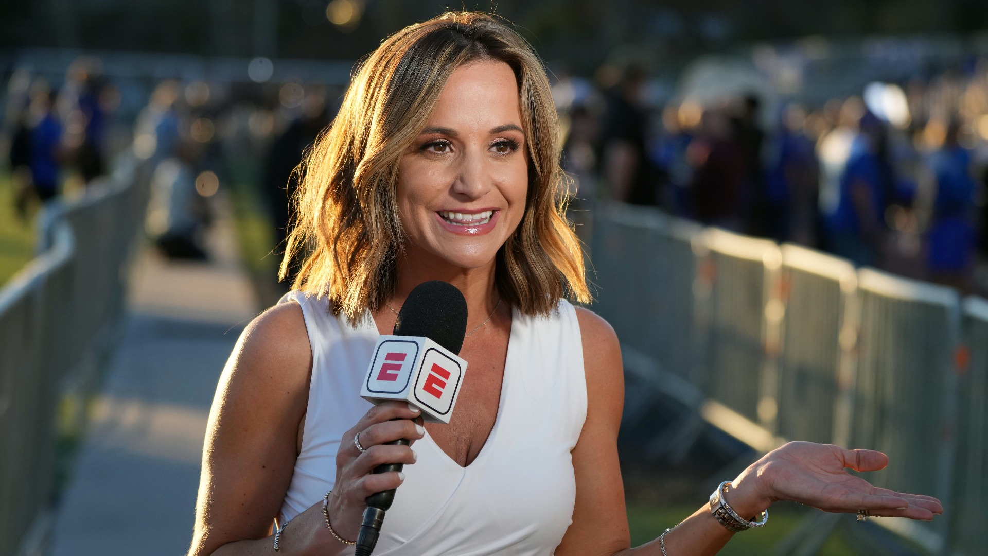 Video thumbnail for Why Dianna Russini Deserves Credit for Scoop on A.J. Brown Trade