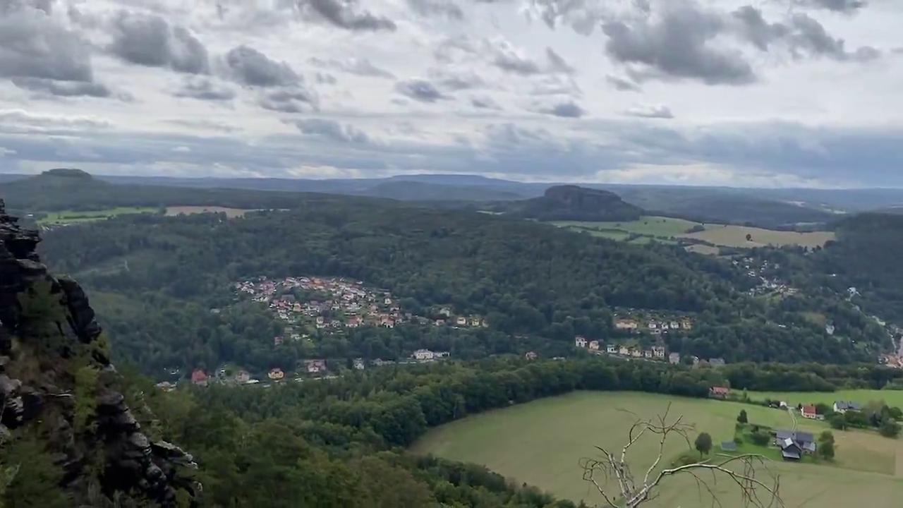 Video thumbnail for Germany: Nationwide Emergency Warning Test Sounds Sirens Across Country.