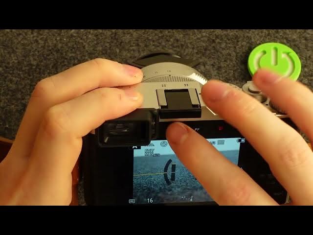 Video thumbnail for Leica D Lux 7 - How To Change To EVF View