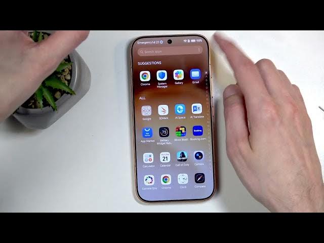 Video thumbnail for HONOR 600 - How to Insert SIM and SD Card